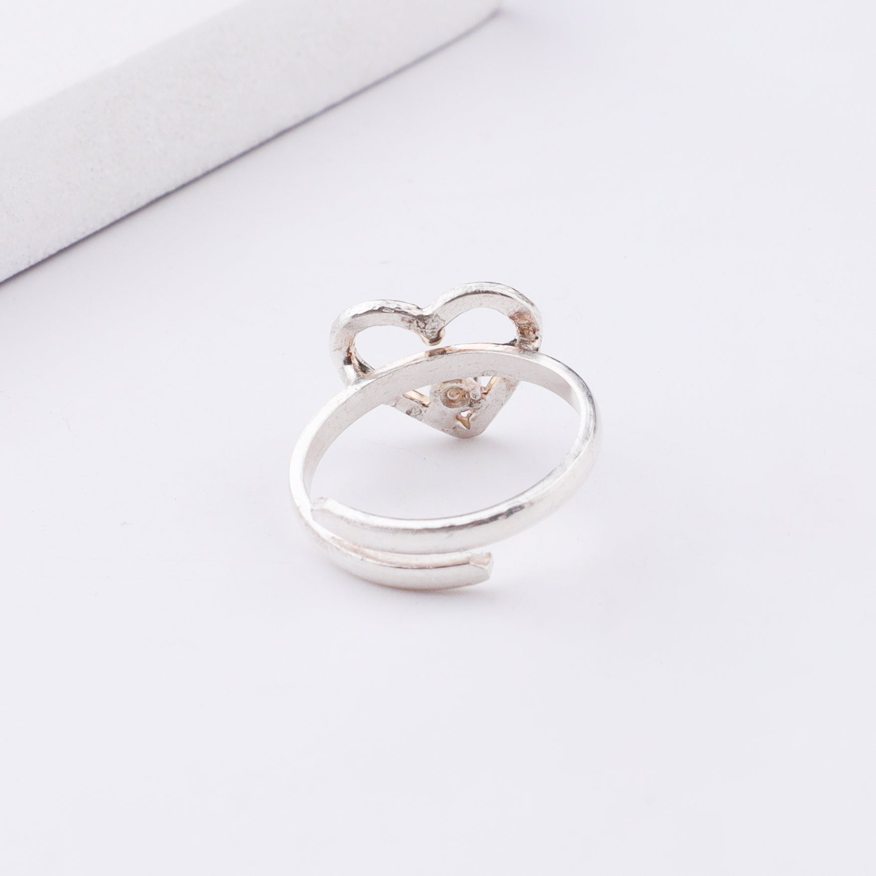 Silver heart pearl ring with textured finish