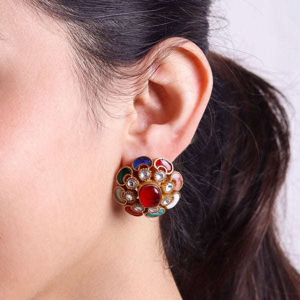Model wearing 22K gold-plated fashion Set for a sophisticated and elegant jewelry look