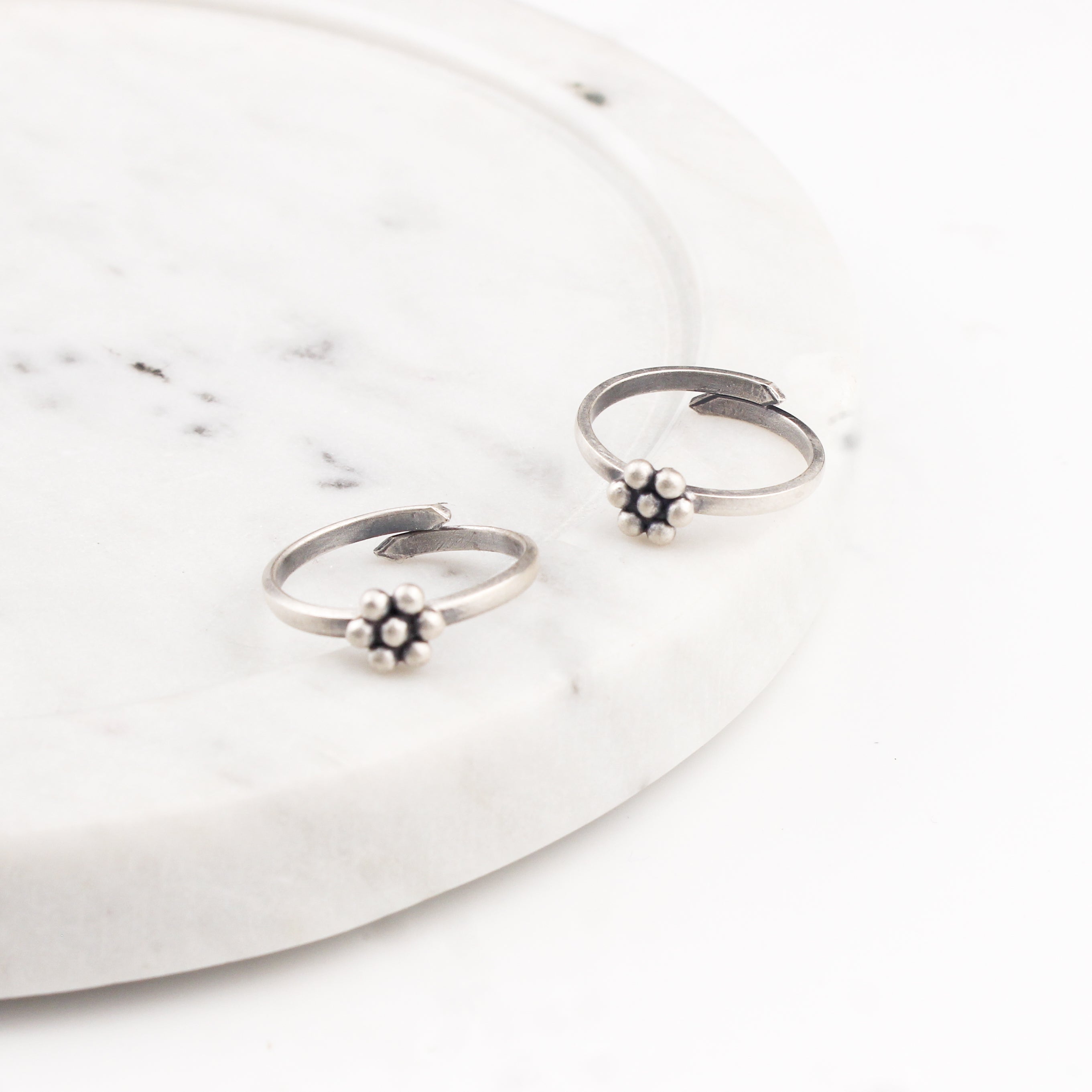 Tiny Kudi Toe Ring ( Thin Base )