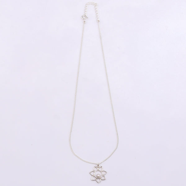 Silver chain necklace with flower pendant and pearl detail