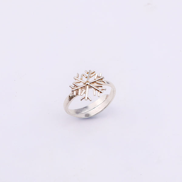 Sliver Snowflake Ring