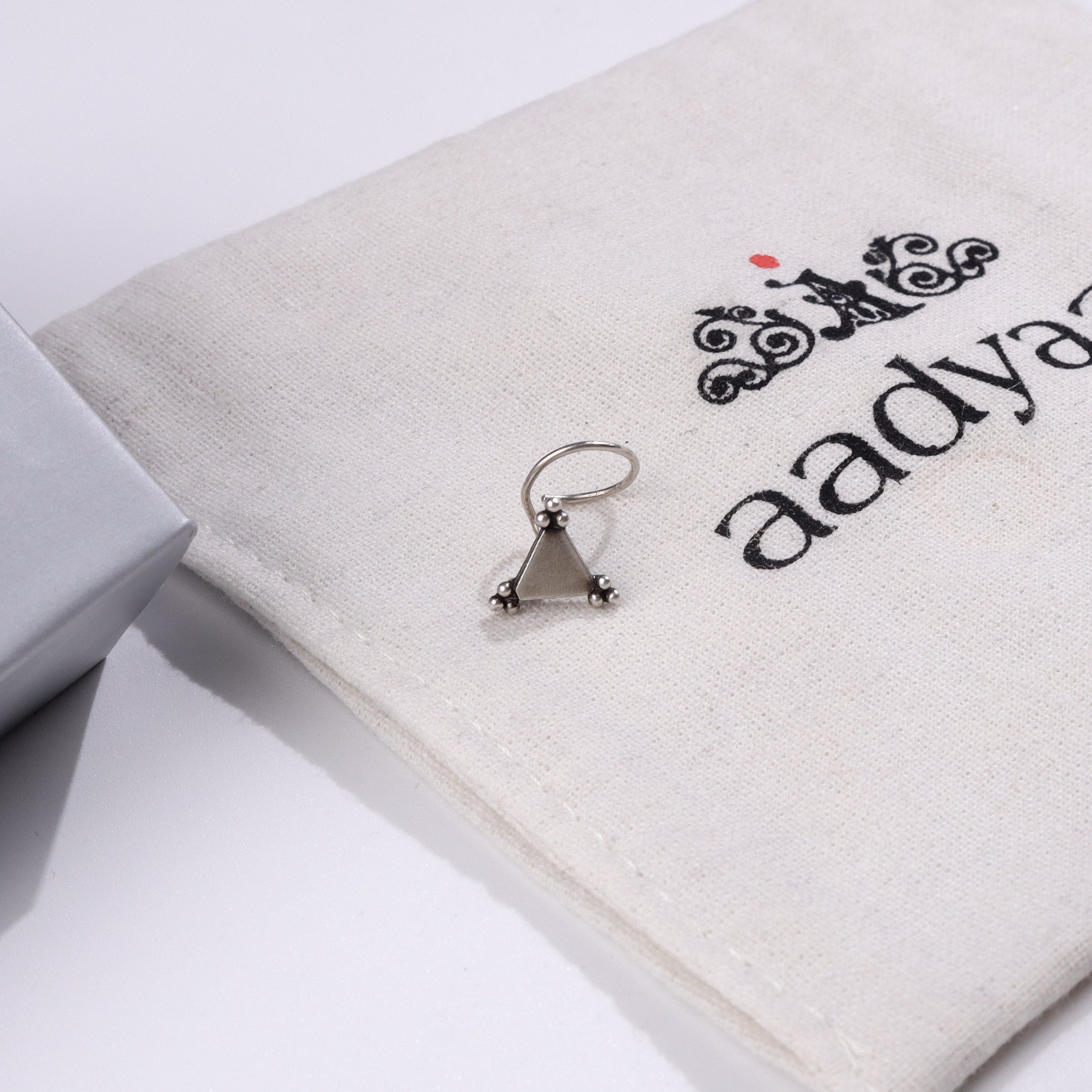 Geometric silver nose pin