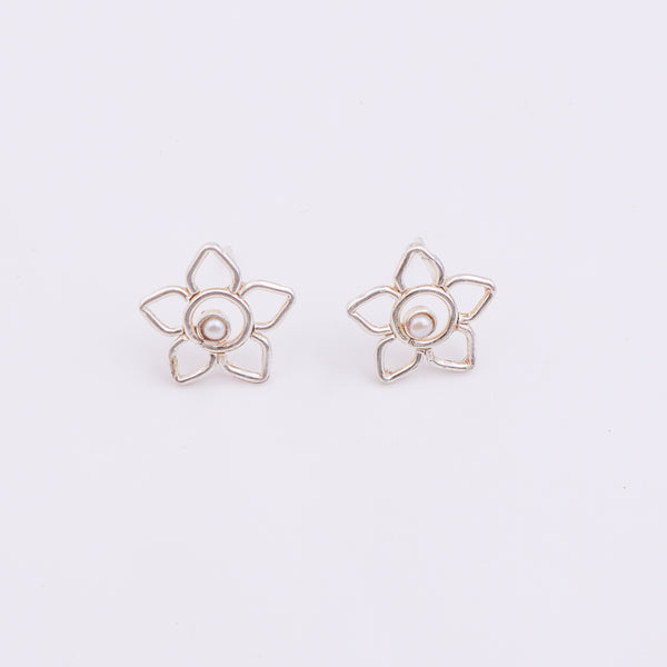 Silver flower pearl earrings