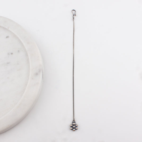 Silver Kudi Motif Maang Tika