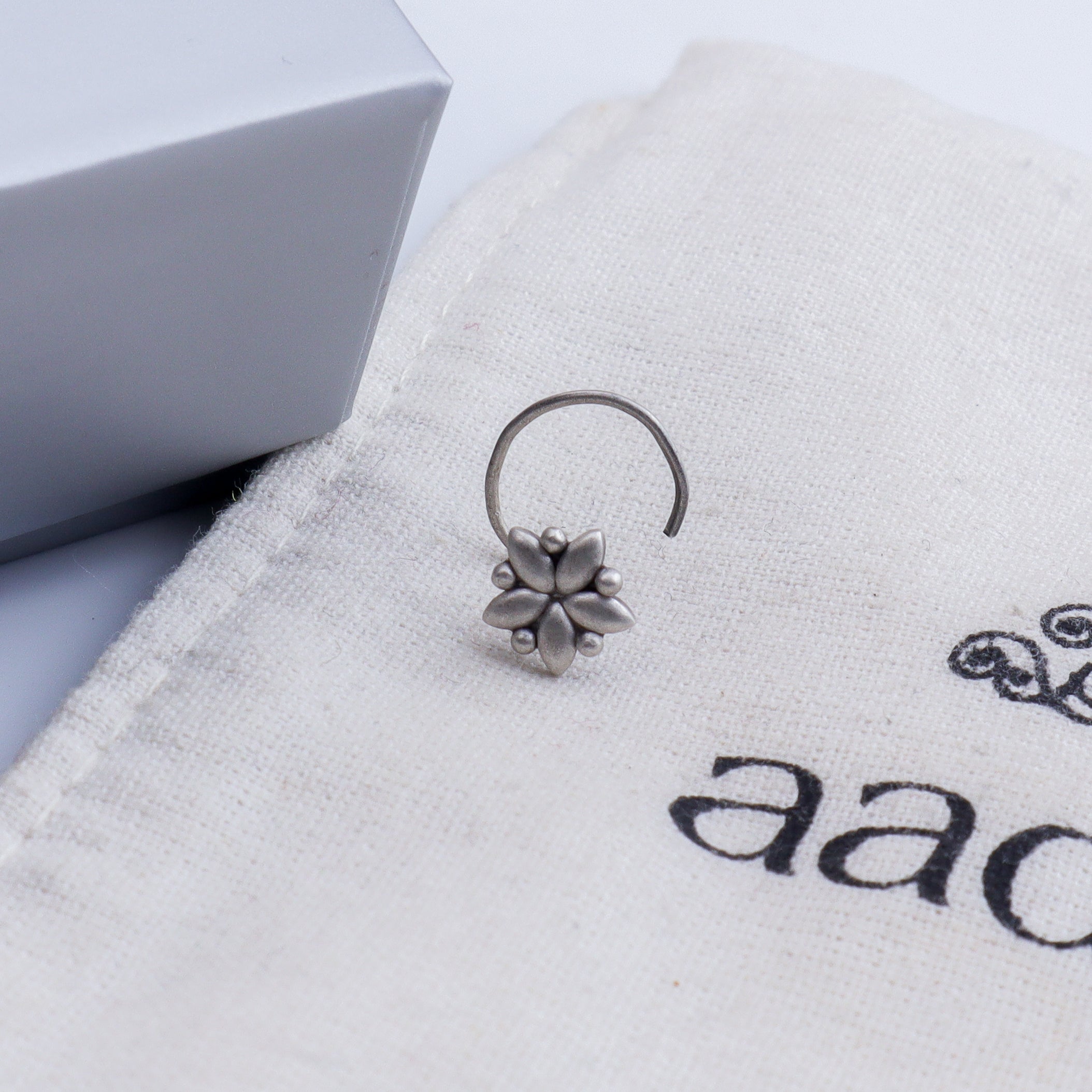Delicate Sadafulee Nose pin (Pierced)