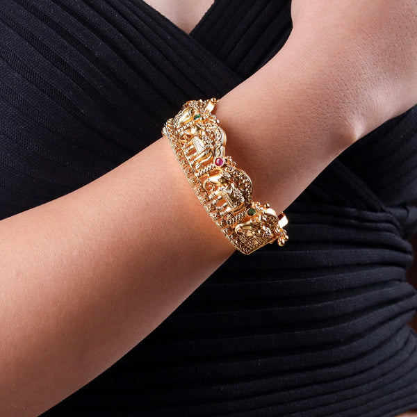 Model wearing 22K gold-plated fashion bangle (single) for a sophisticated and elegant jewelry look