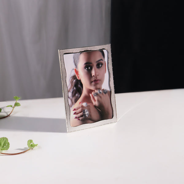 Elegant silver photo frame (4x6) for home & garden decor
