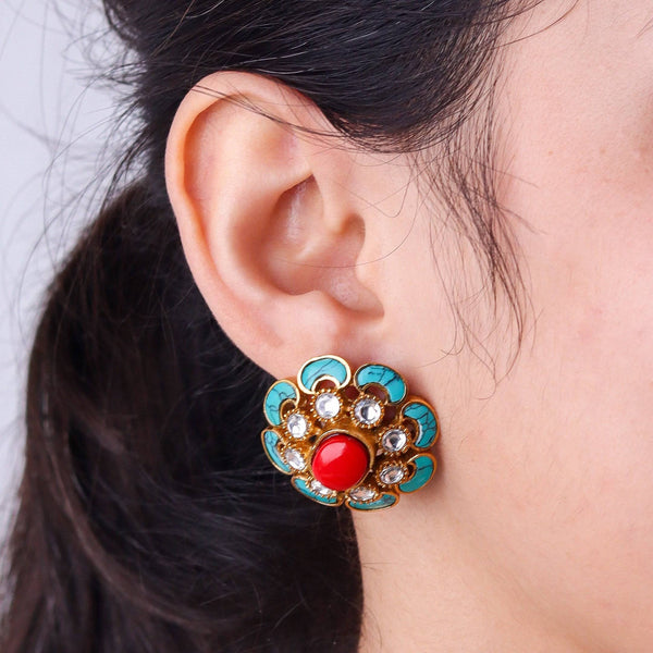 Model wearing 22K gold-plated fashion Set for a sophisticated and elegant jewelry look