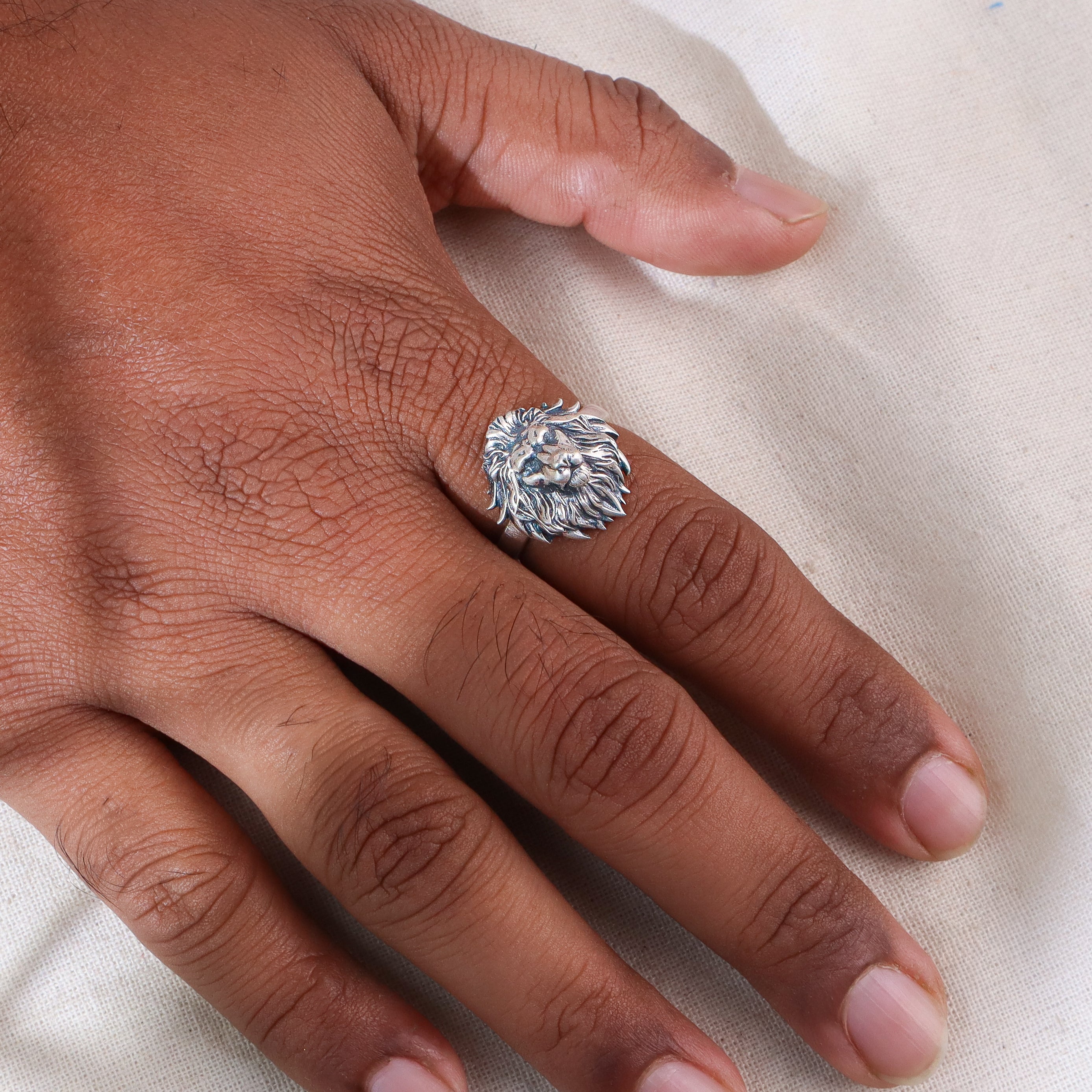 Silver Lion Ring: Strength & Style in 92.5 Sterling Silver