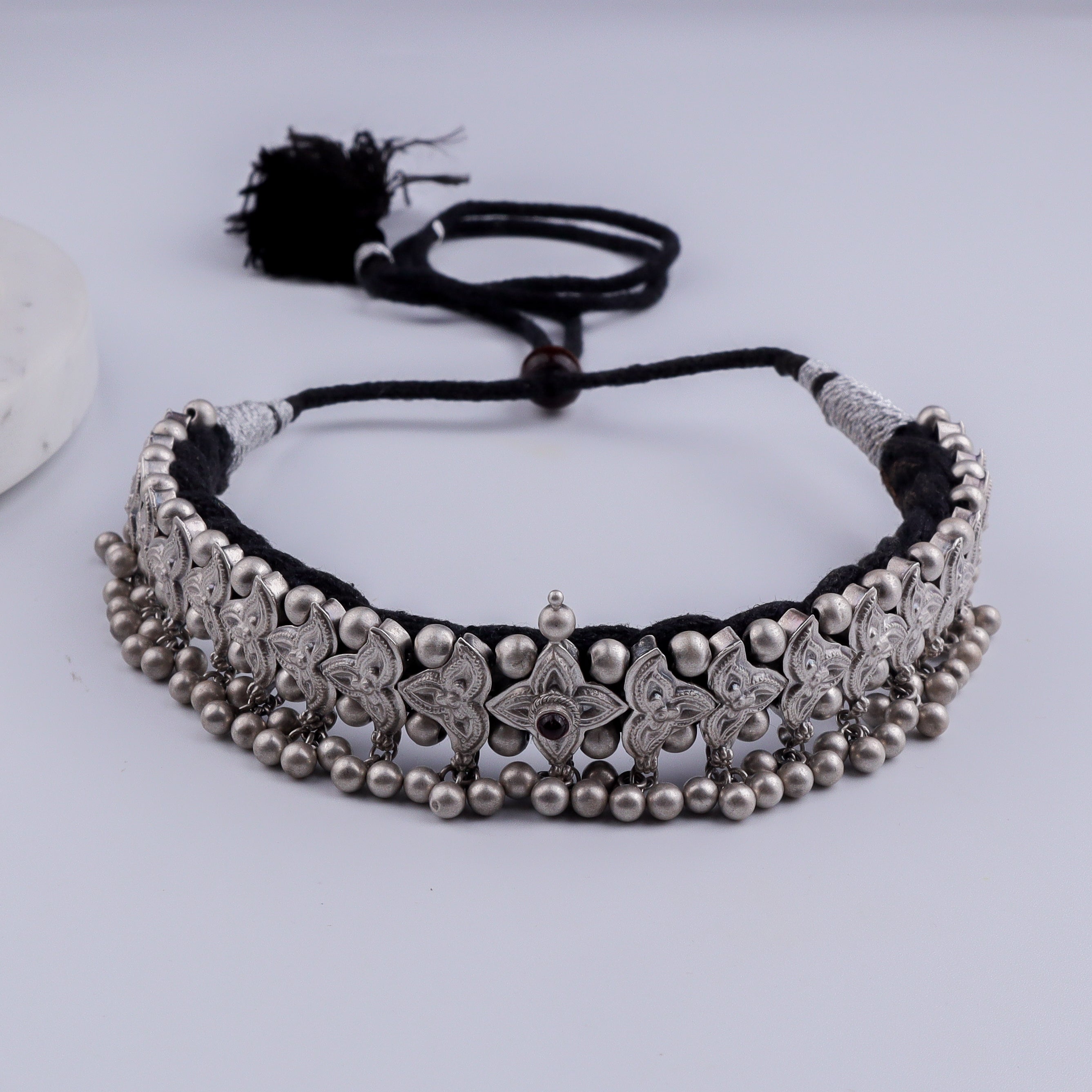 Belpaantik : Silver Oxidised Finish