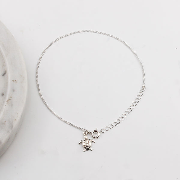 Minimal turtle charm silver anklet for everyday wear