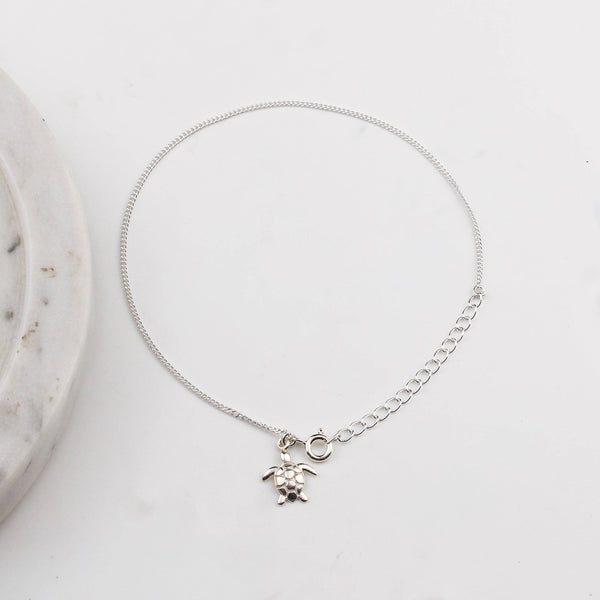 Minimal turtle charm silver anklet for everyday wear