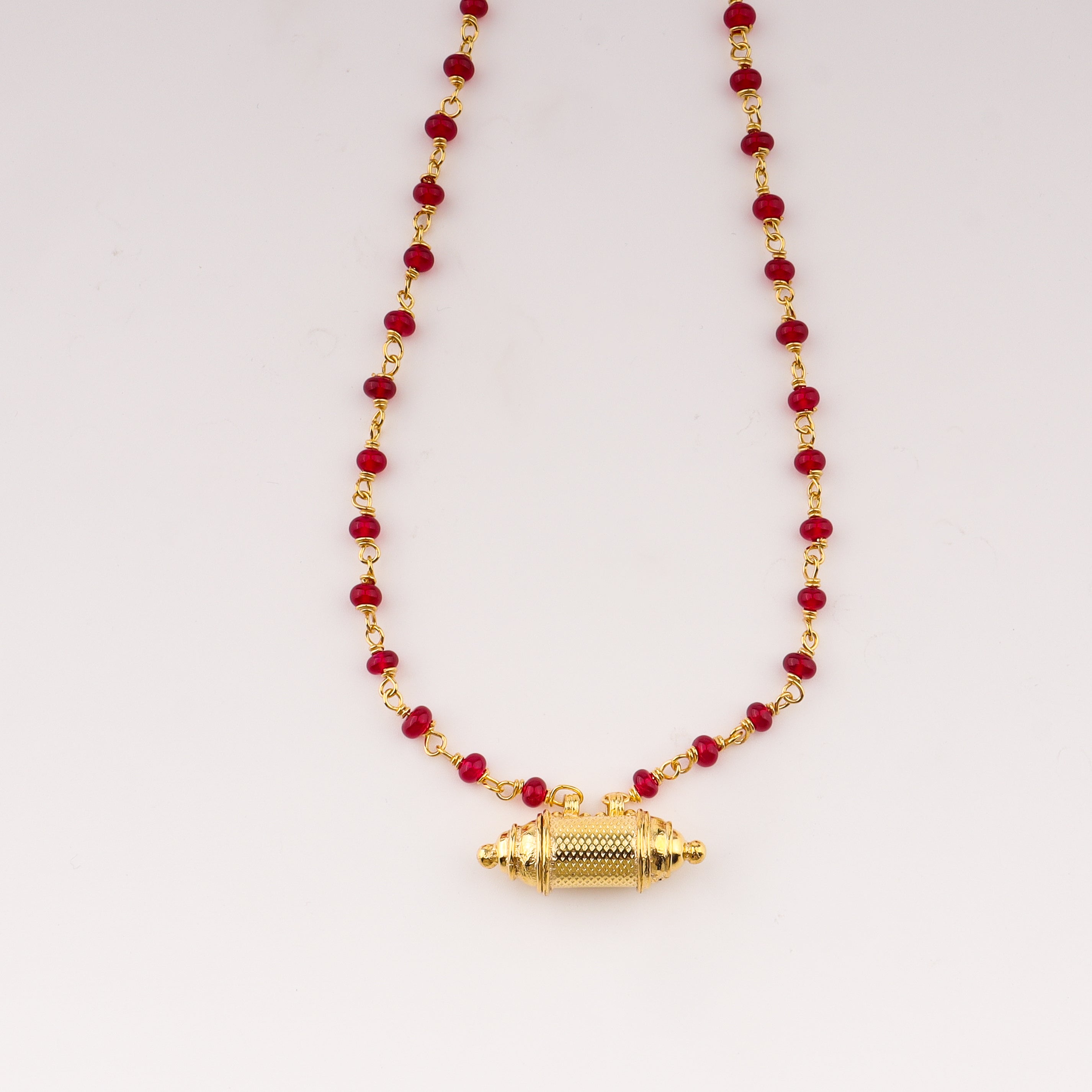 Taveej pendant necklace with ruby gold plated