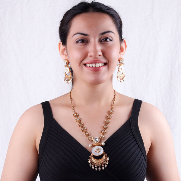 Model wearing 22K gold-plated fashion Set for a sophisticated and elegant jewelry look