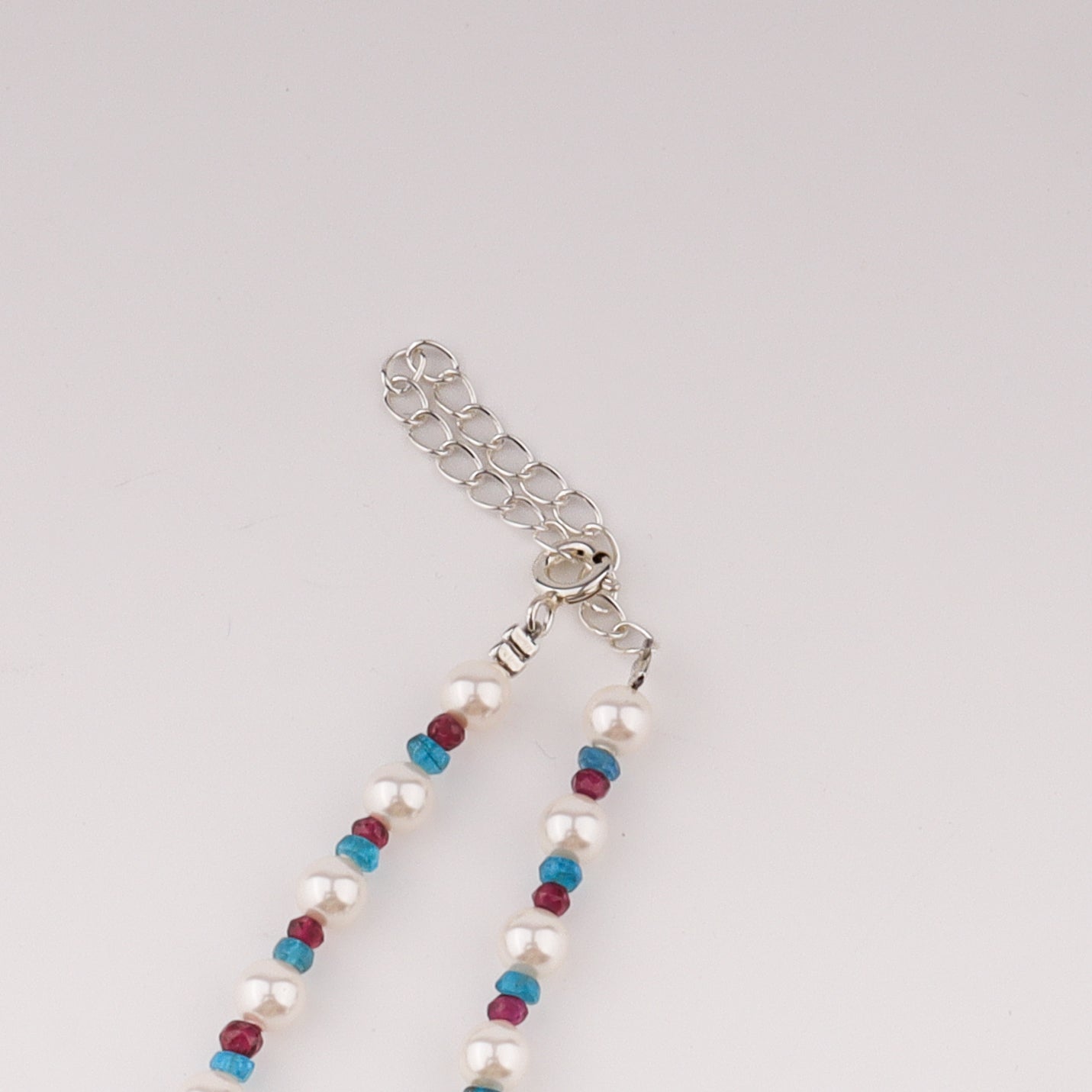 Flower pendant necklace with pearls and semipricious stones