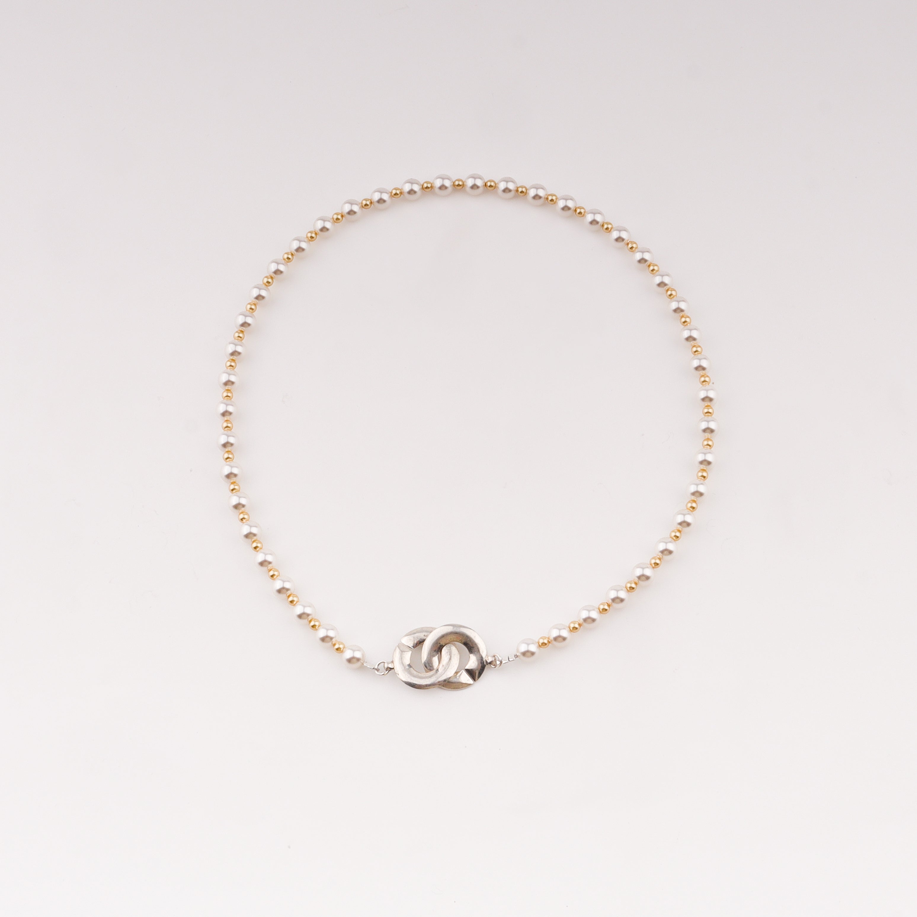 Infinity lock necklace with white and gold pearls in silver