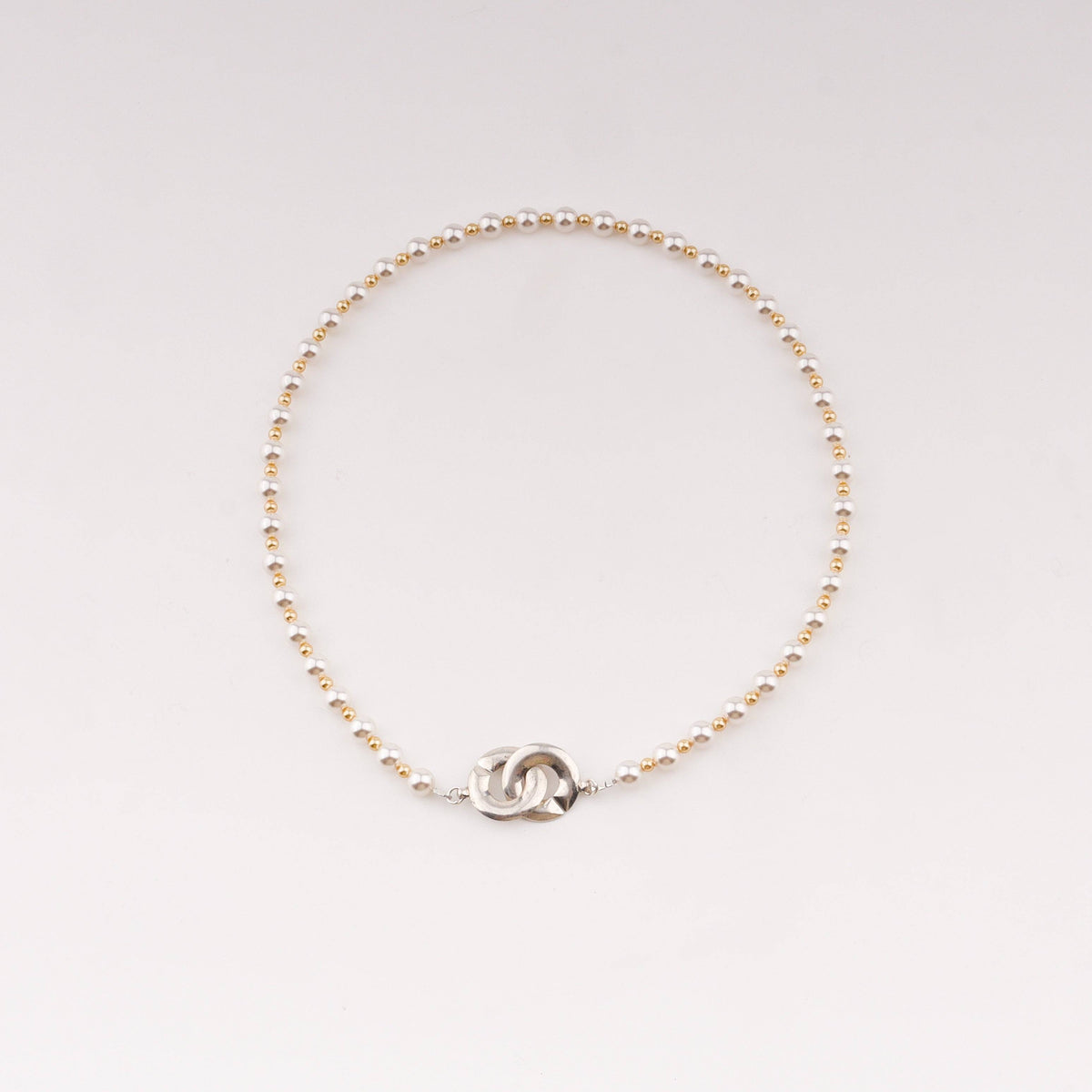 Infinity lock necklace with white and gold pearls in silver
