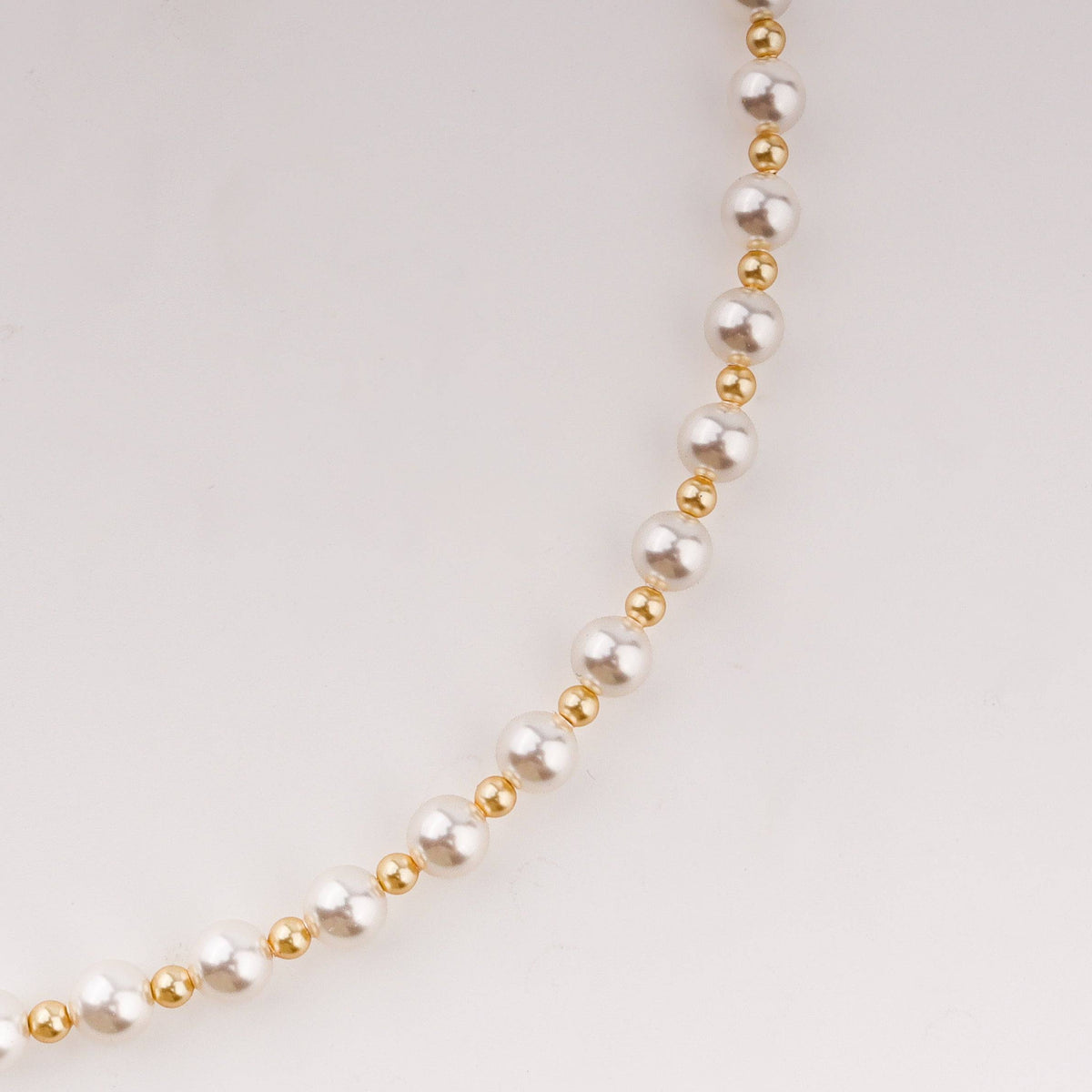 Pearl and gold bead necklace for jewelry category