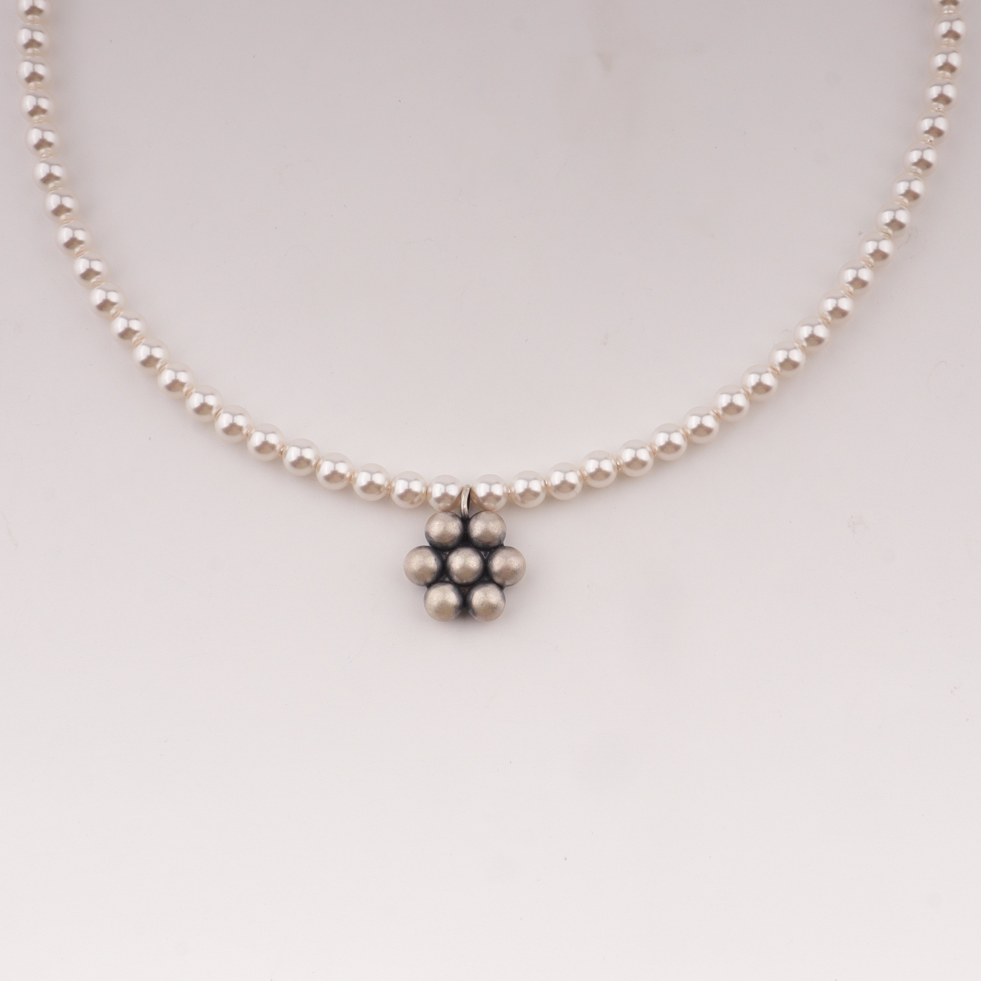 Kudi necklace with pearls