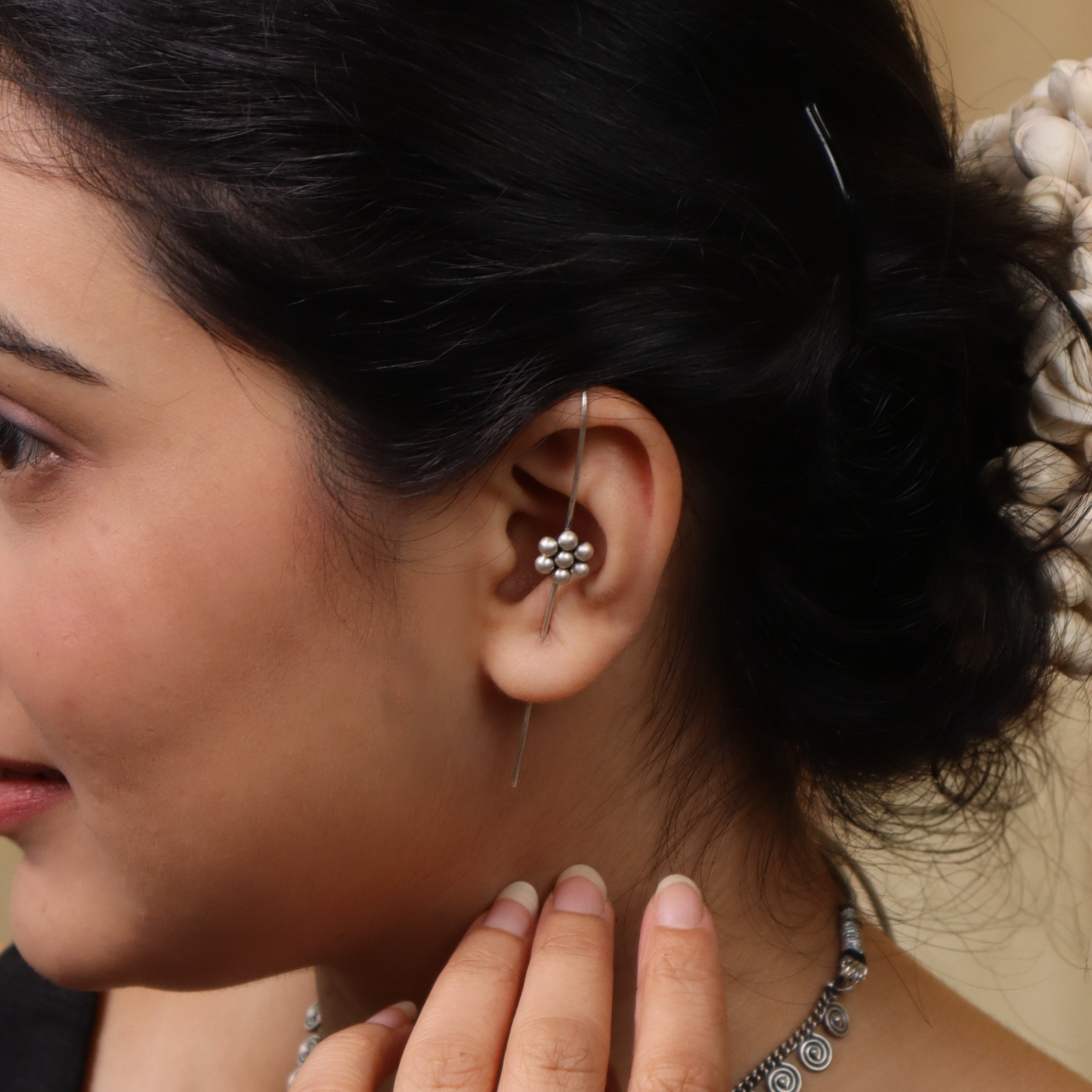 Silver Kudi Motif Single Earcuff