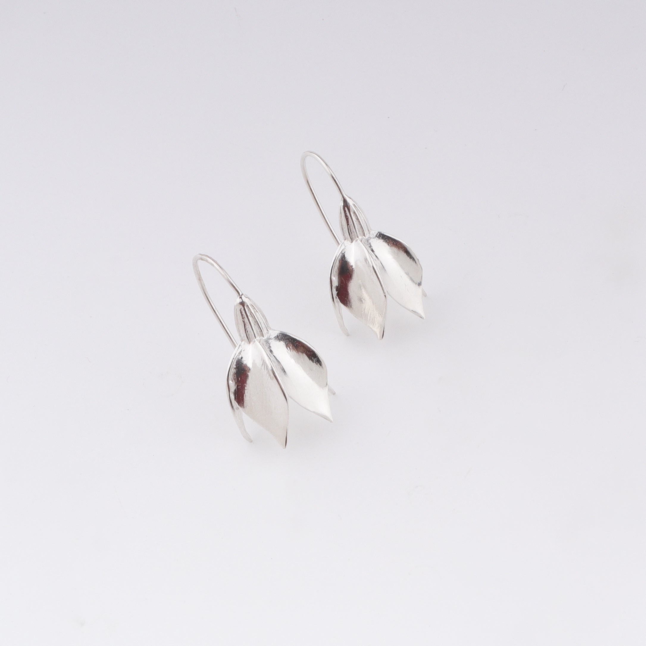 Delicate snowflake earrings design