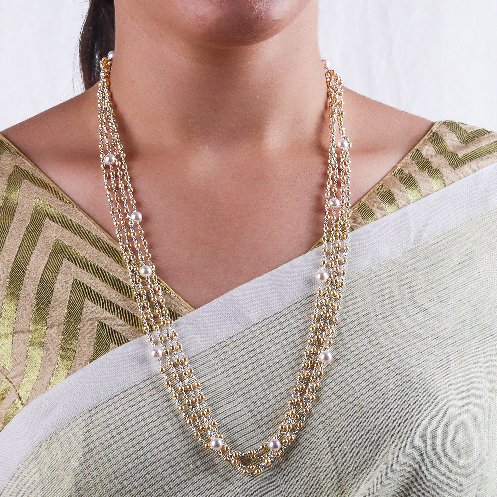 Luxe necklace with golden and white pearls in 92.5 sterling silver