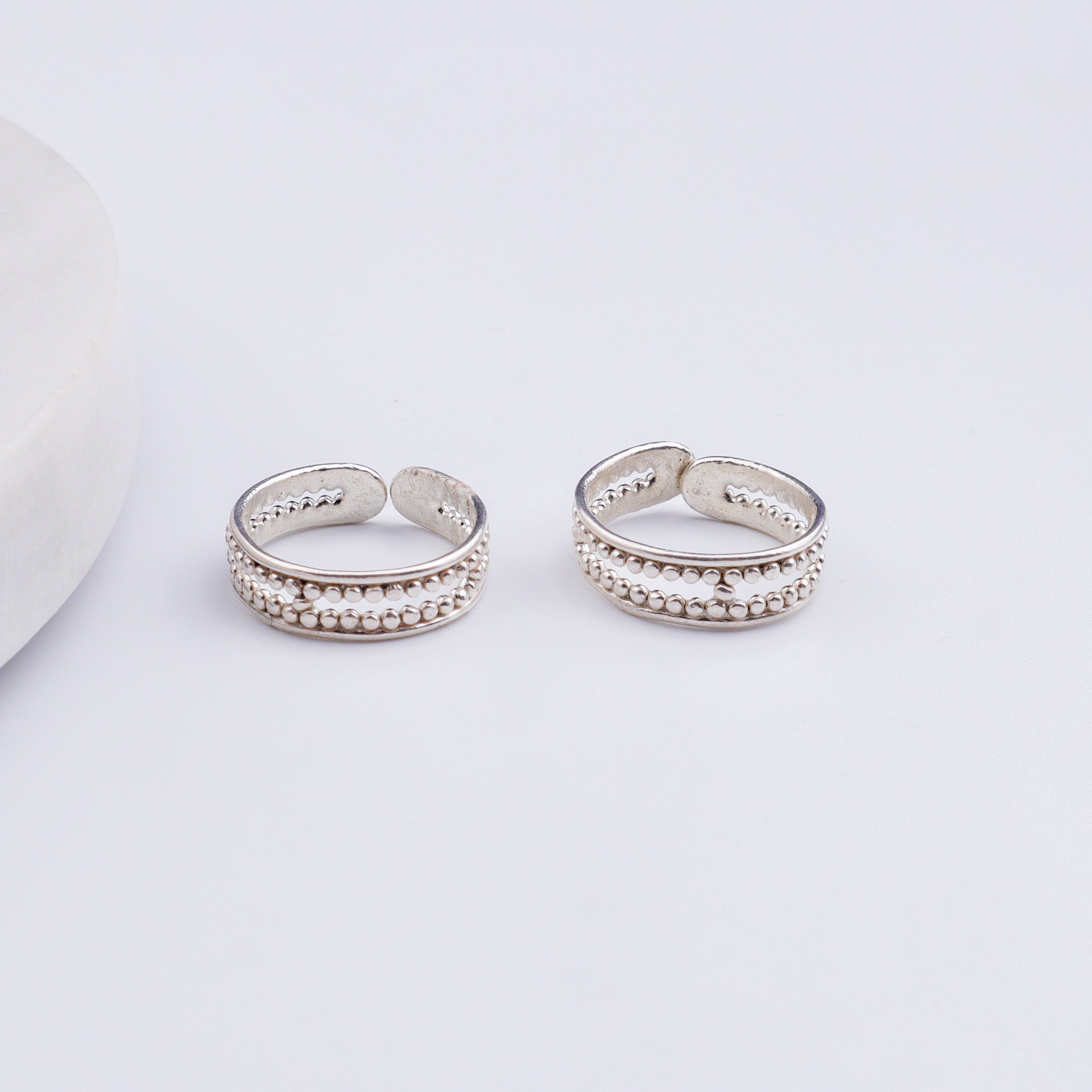 Silver Shiny Dotted Toe Ring