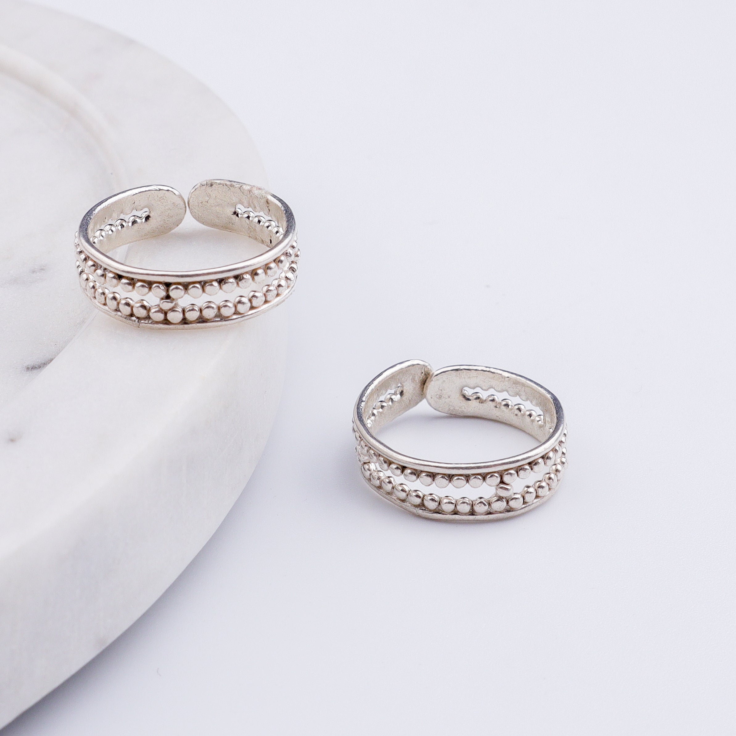 Silver Shiny Dotted Toe Ring