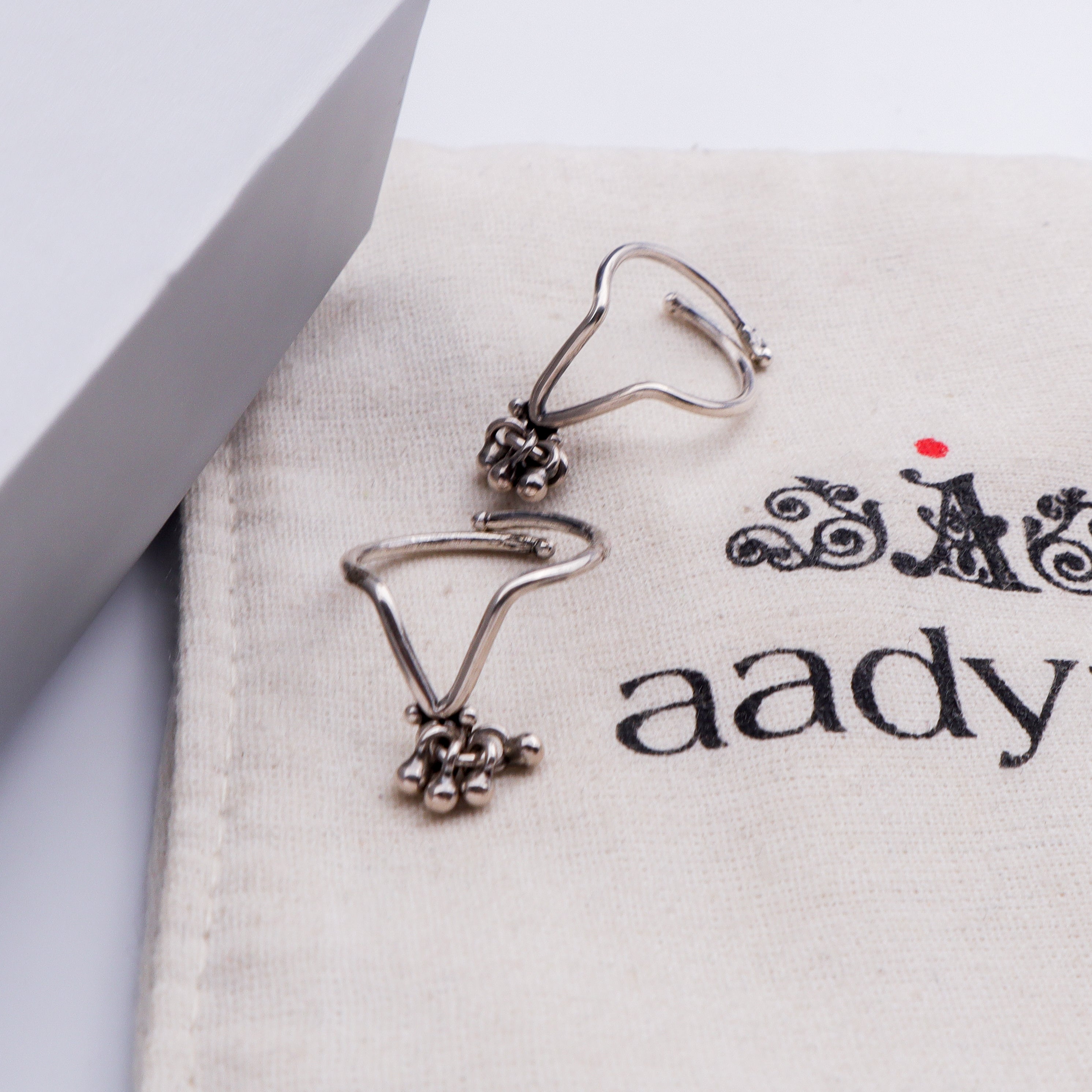 Silver Shiny V Shaped Ghungroo Toe Ring