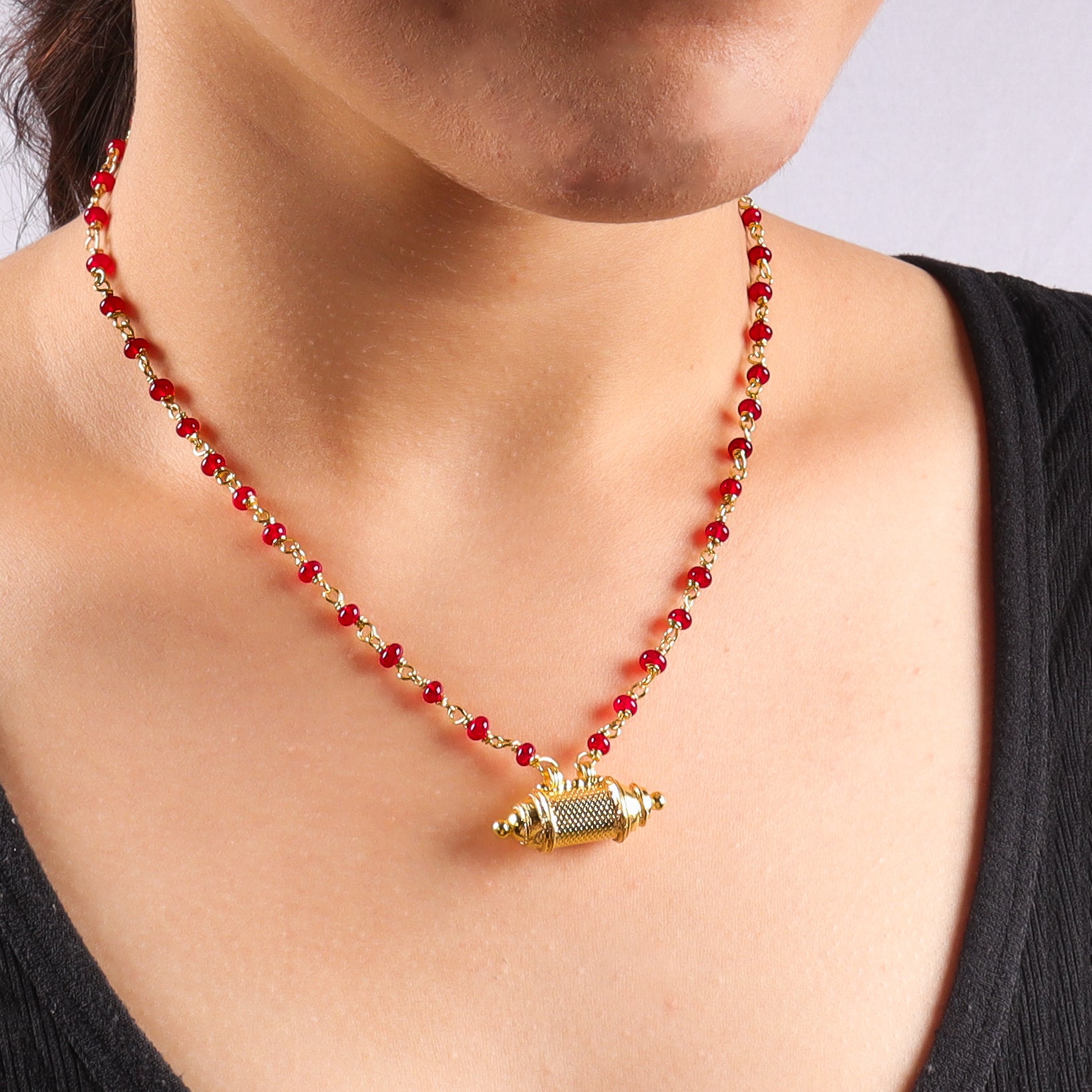 Taveej pendant necklace with ruby gold plated