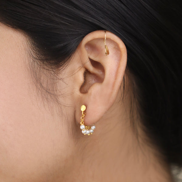 Minimal gold plated pearl earrings detailing