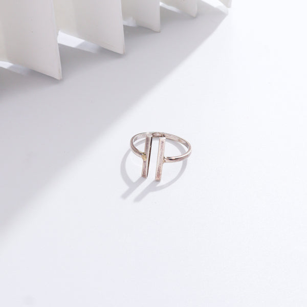 Silver ring with minimalist bar design for jewelry