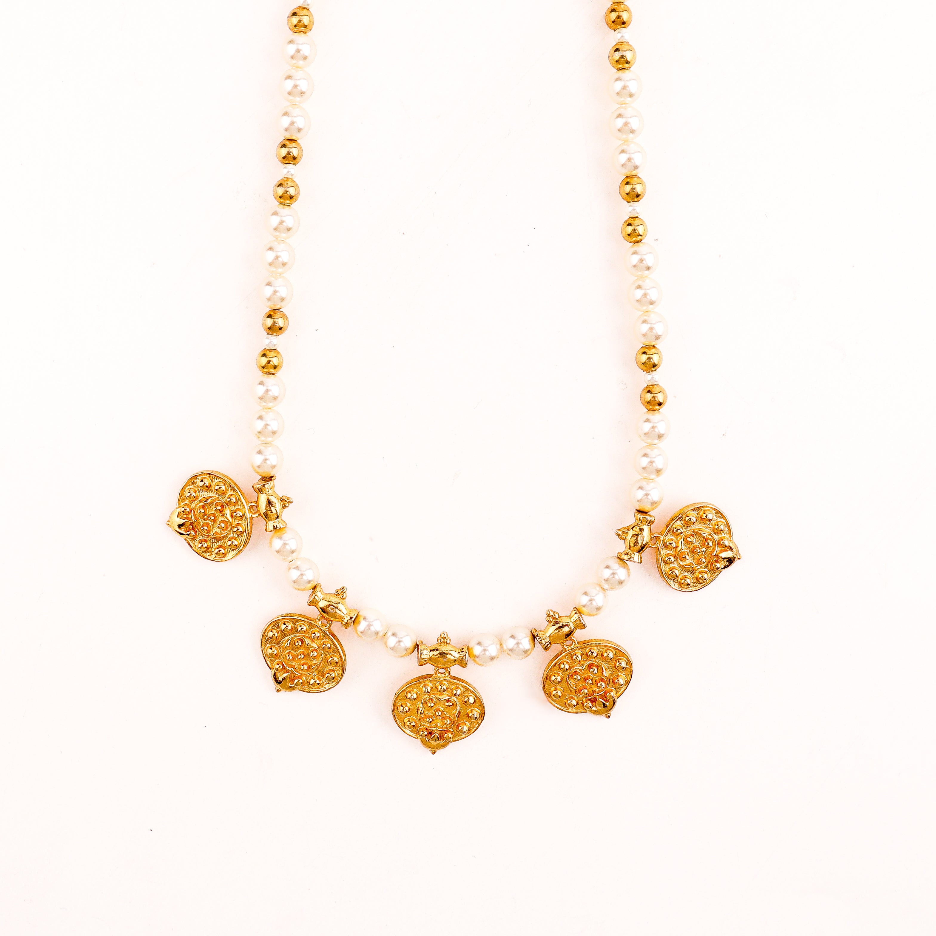wear taait saaj motif necklace for traditional styling