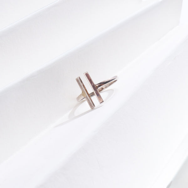 Silver ring with horizontal bar design in sterling silver for everyday style