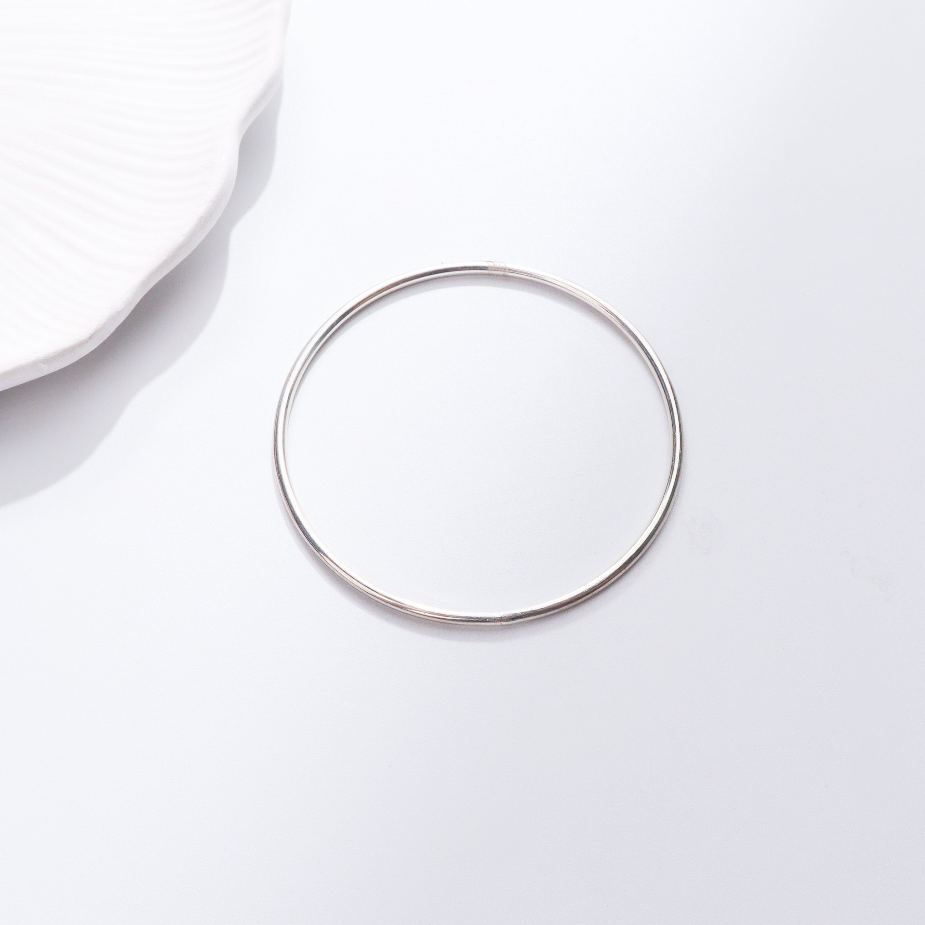 Plain silver bangle for jewelry