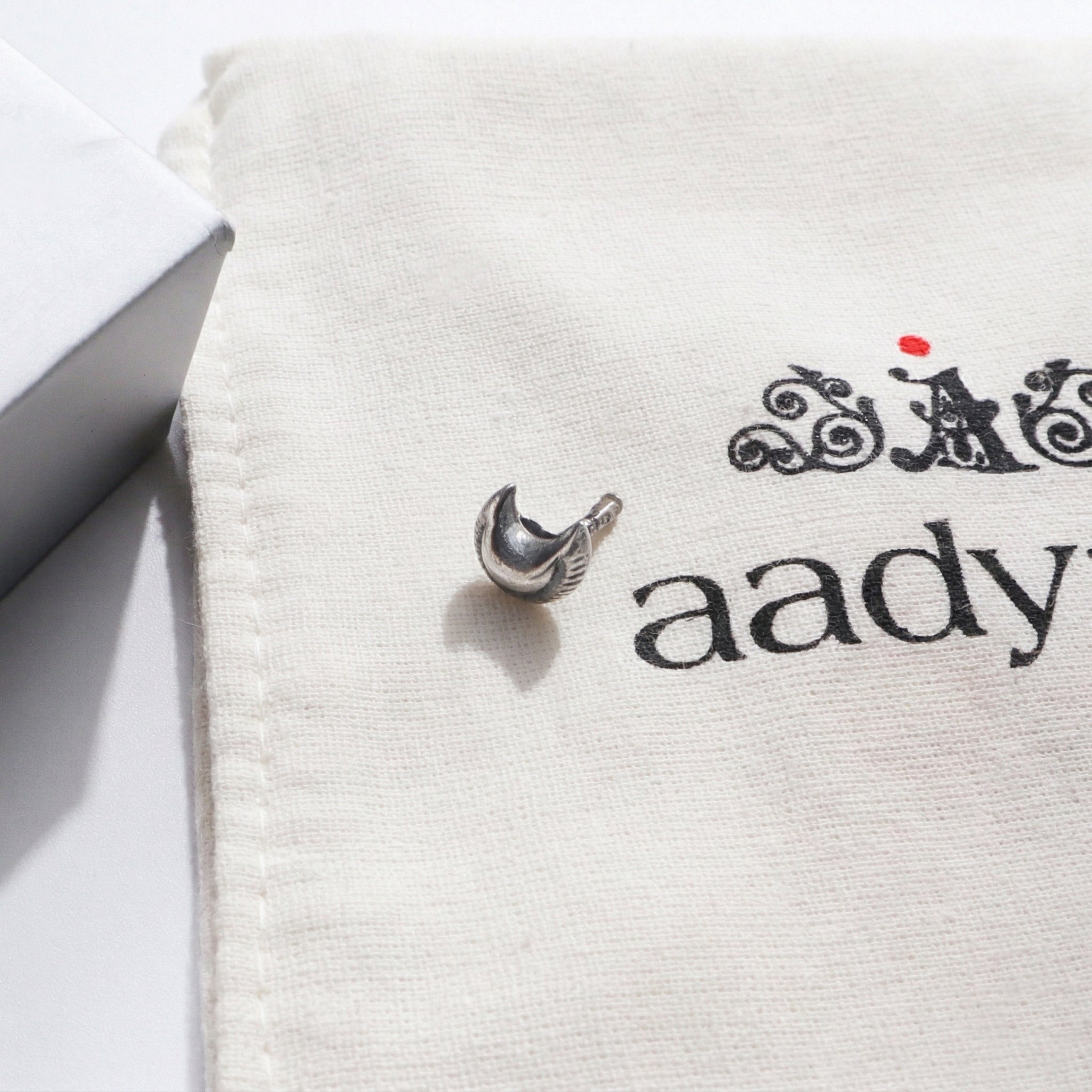 Silver Tiny Textured Chandrakor Nose Pin