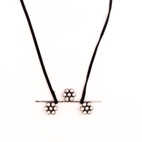 wear handmade kudi abstract necklace for traditional styling