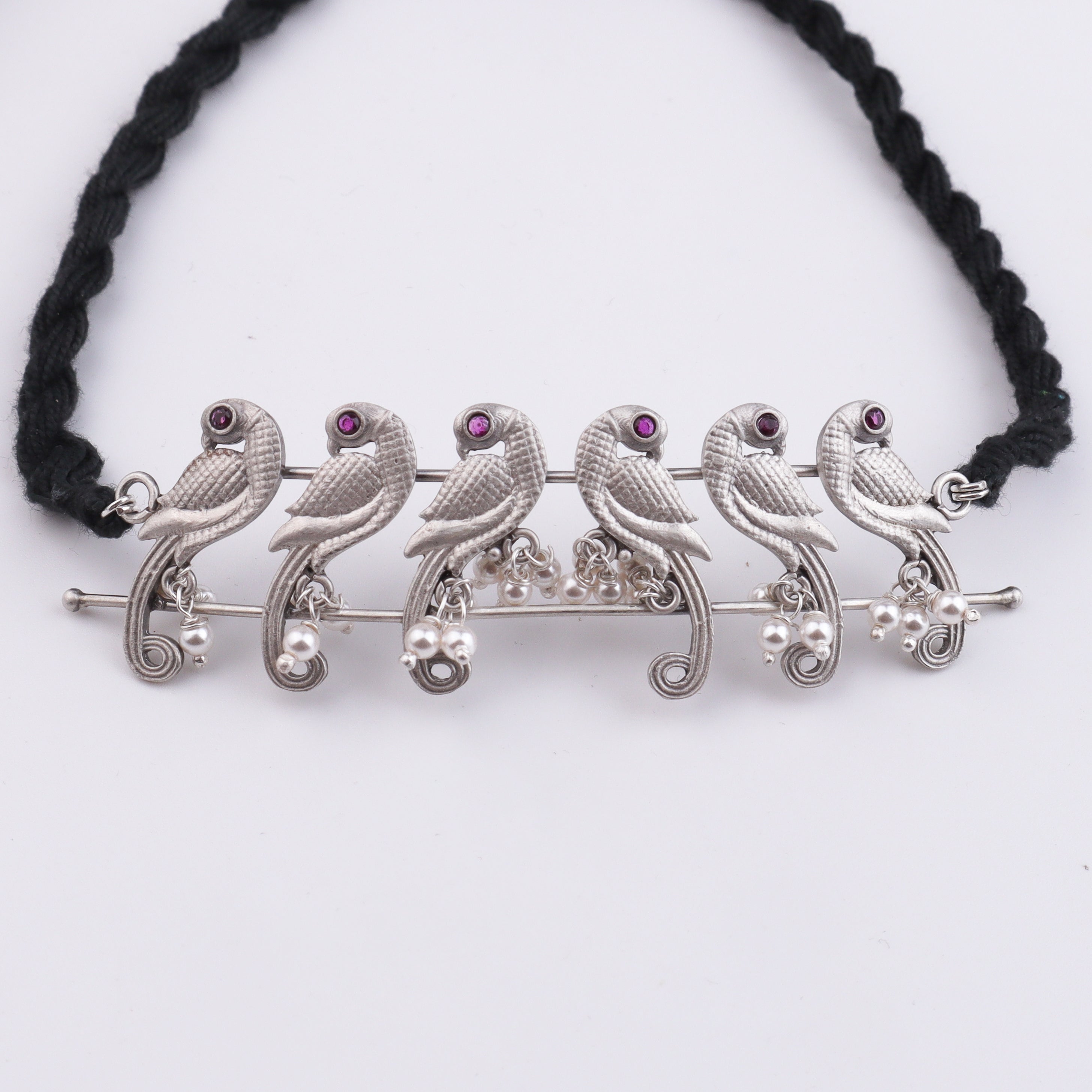 Parrot choker with pearls