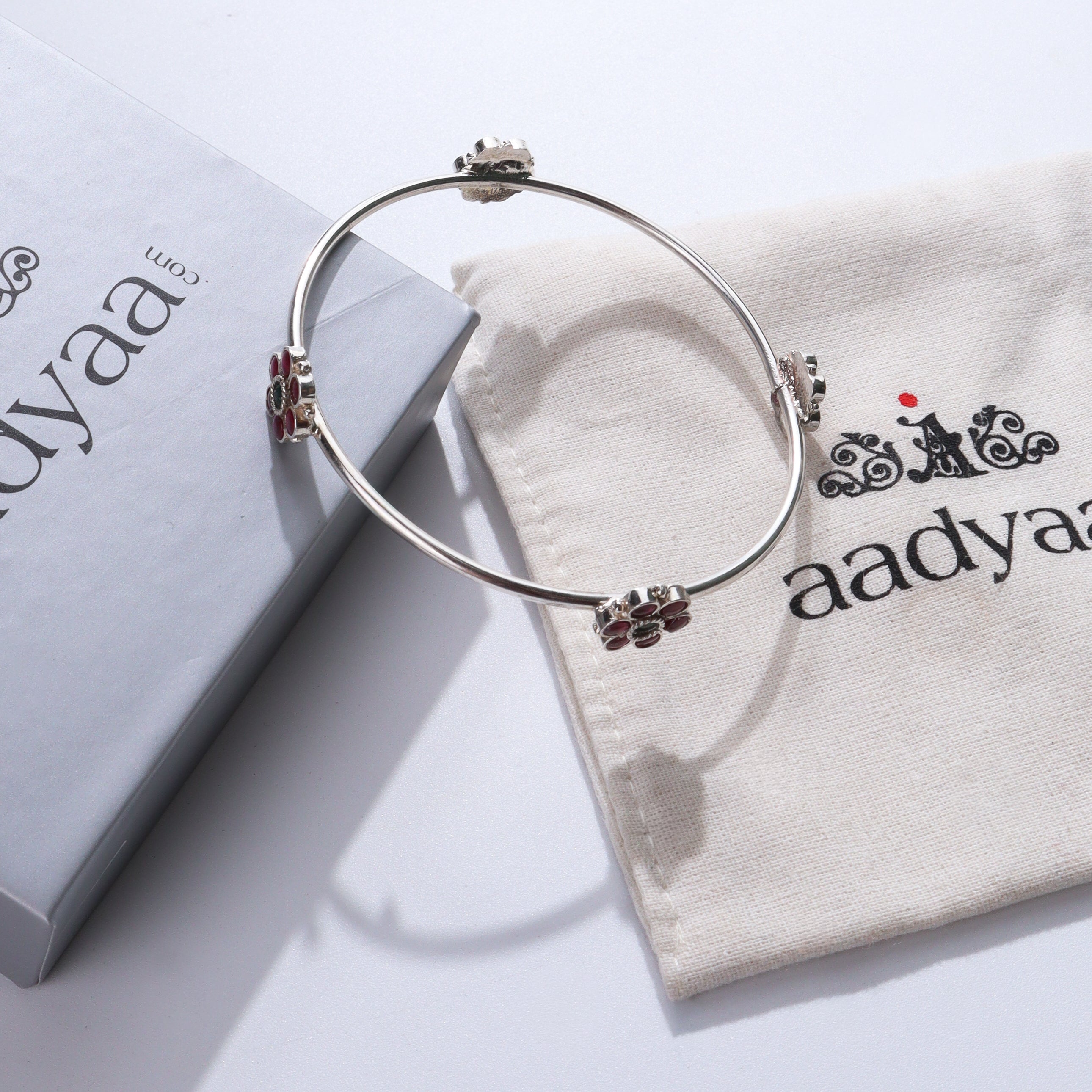 Silver bracelet with floral design