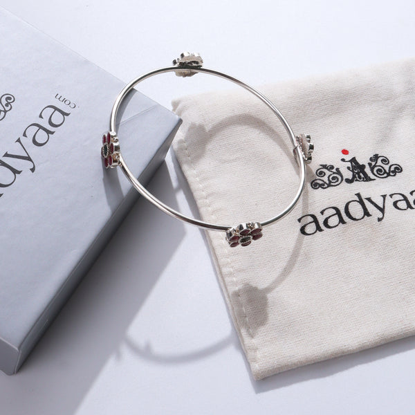 Silver bracelet with floral design