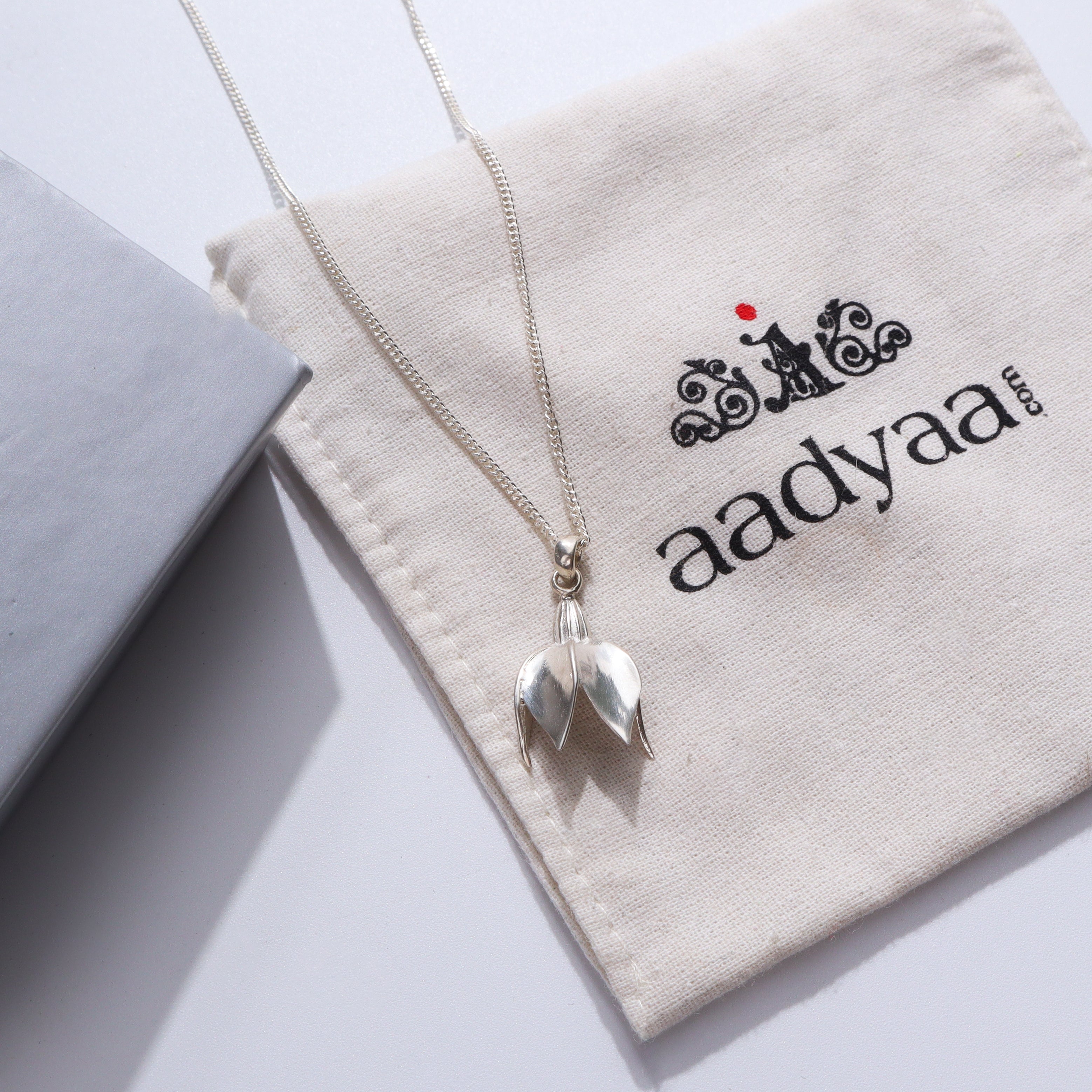 Summer Snowflake Silver Necklace