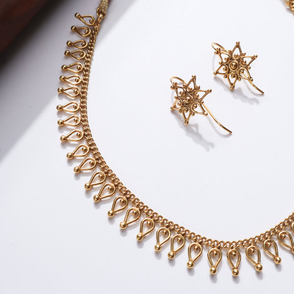 Gold-plated silver jewelry set with star-shaped earrings and chain