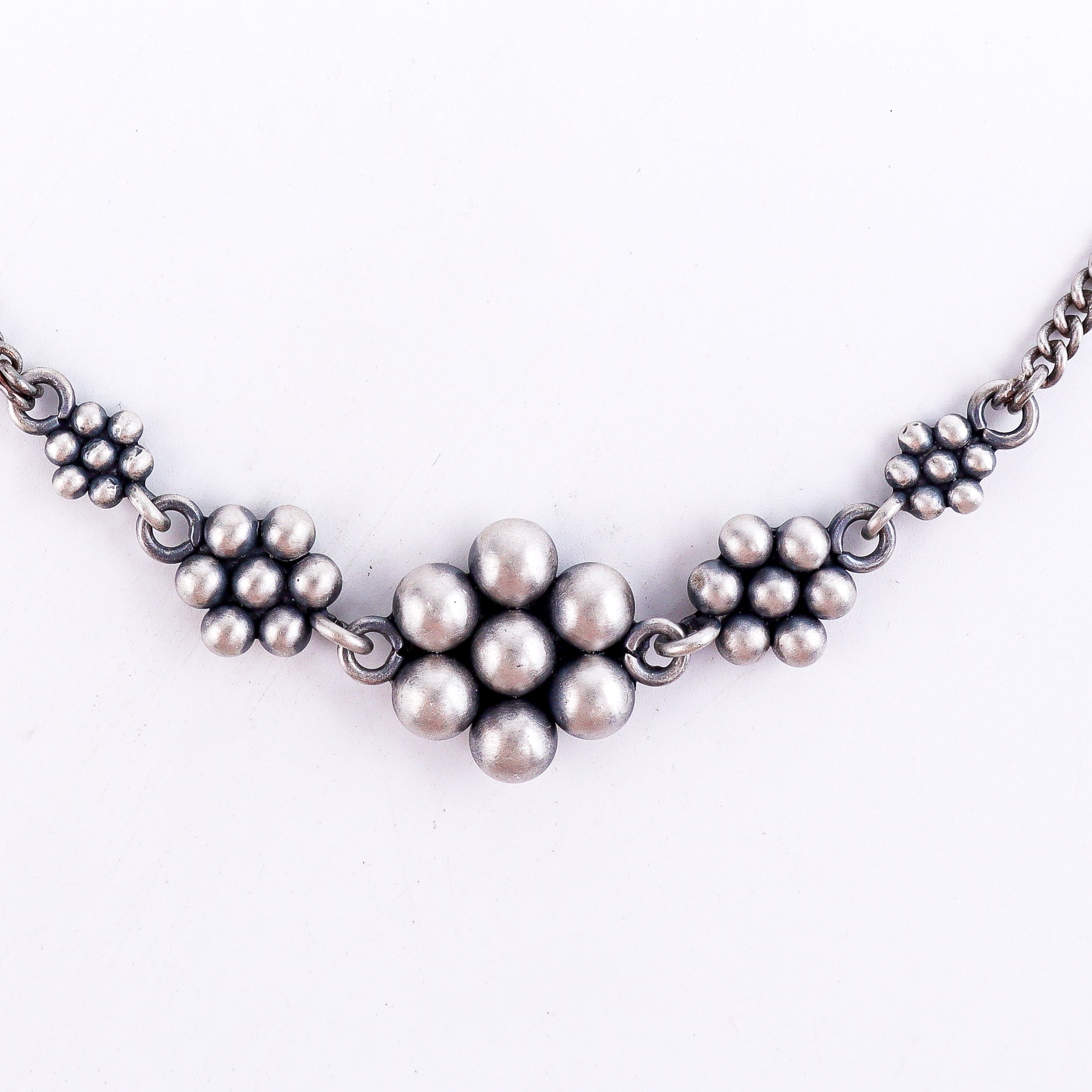 Silver kudi choker styled with Maharashtrian saree