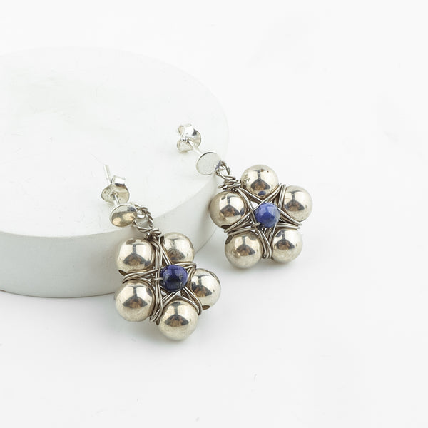Close-up of Silver Bead Thushi Set with lapis lazuli detail