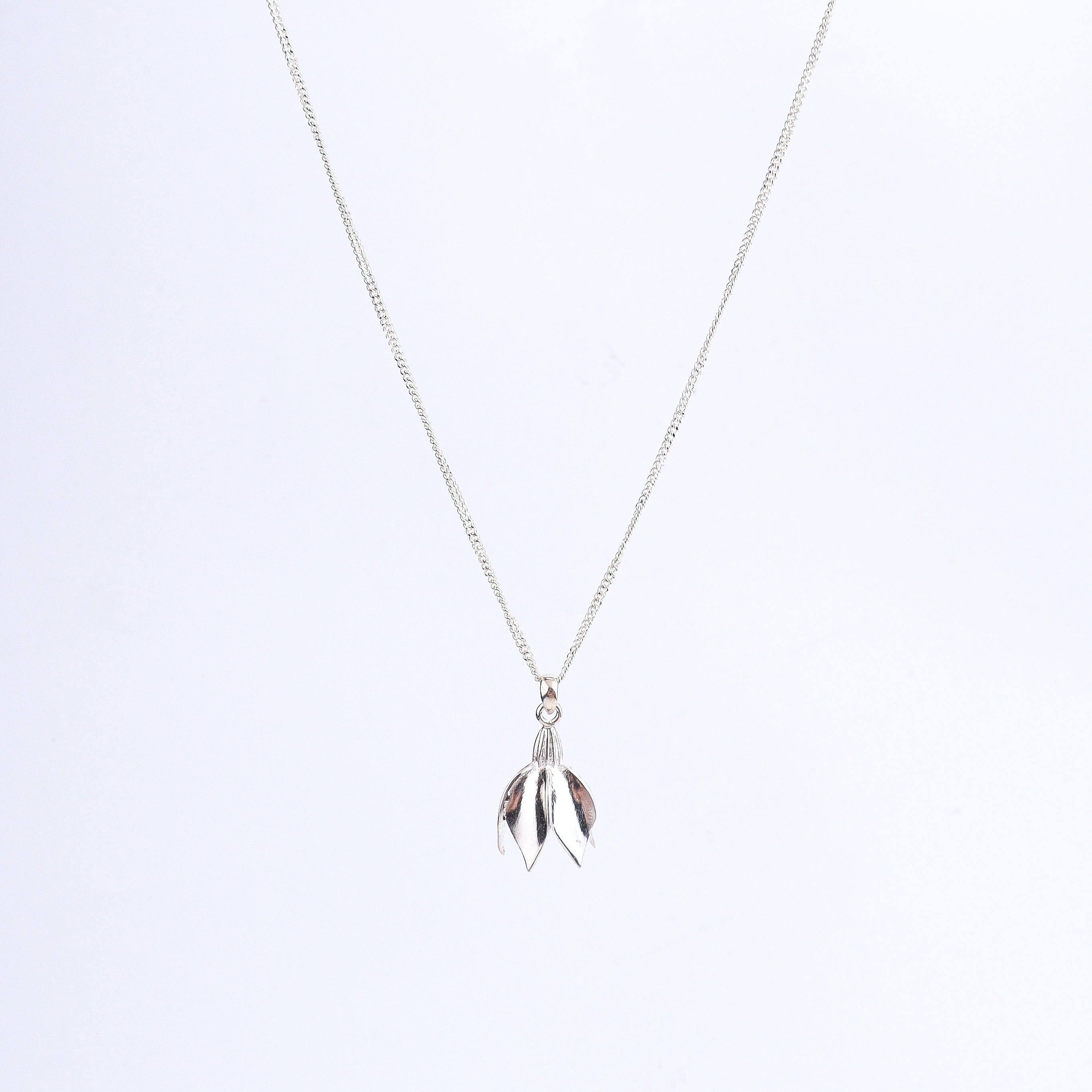 Summer Snowflake Silver Necklace