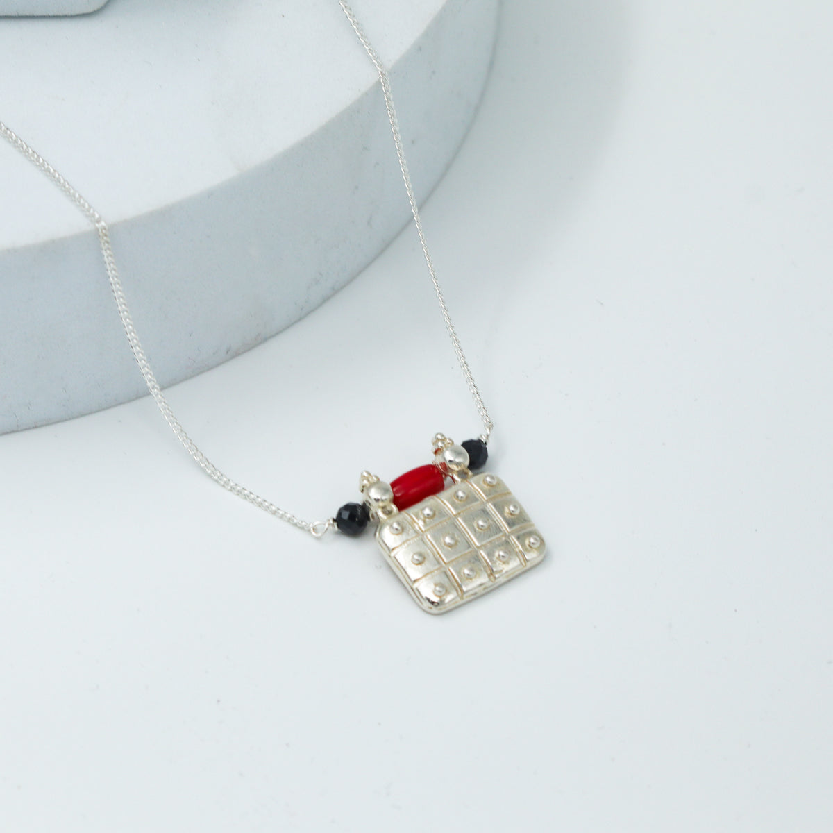 Silver Saaj Motif Mangalsutra: ताईत (Taait)
