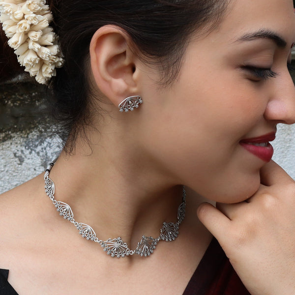 Silver jewelry set with necklace and earrings