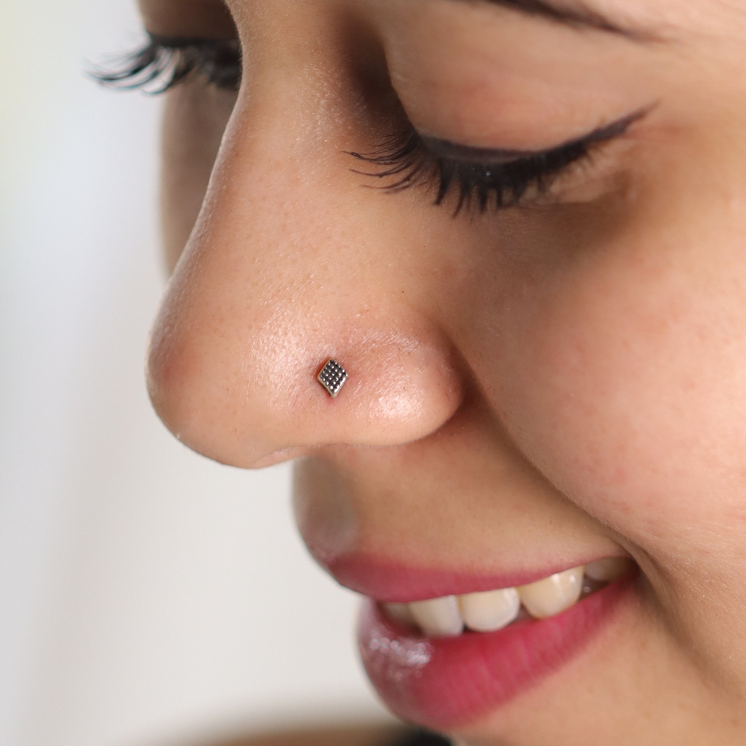 Silver Mini Dotted Nose pin