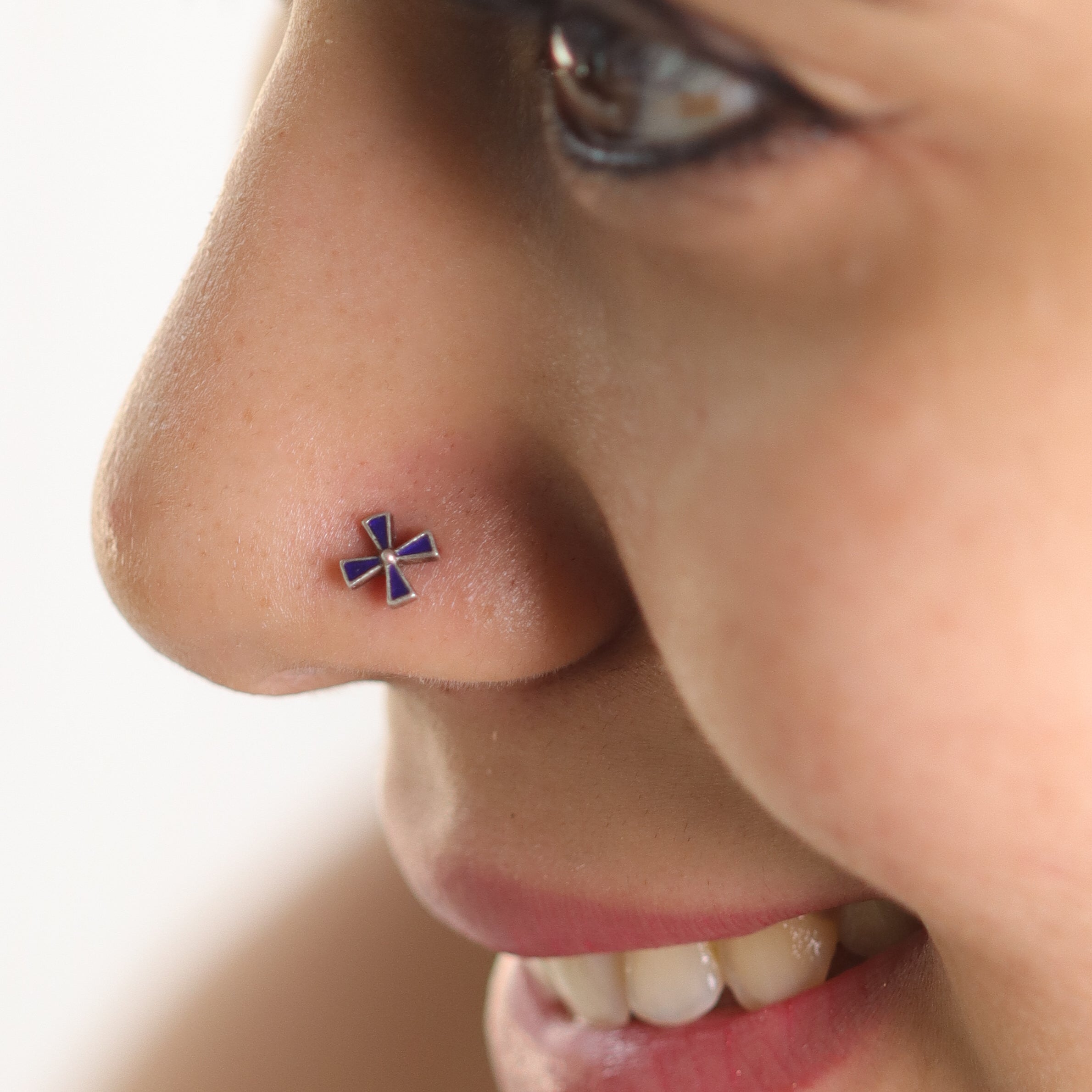 Pinwheel Nose pin ( Pierced ) - Blue