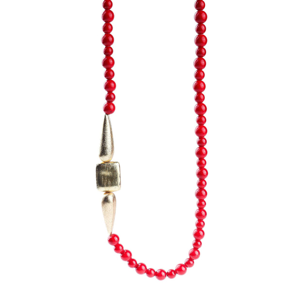 Model wearing a 22K gold-plated fashion necklace for a sophisticated and elegant jewellery look